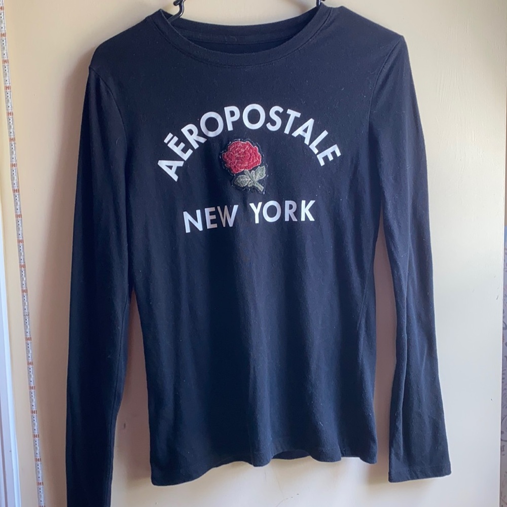 I am selling this long sleeve black top
